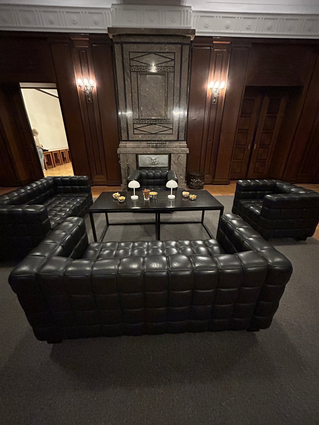 Leonardo Room - Fireplace Room