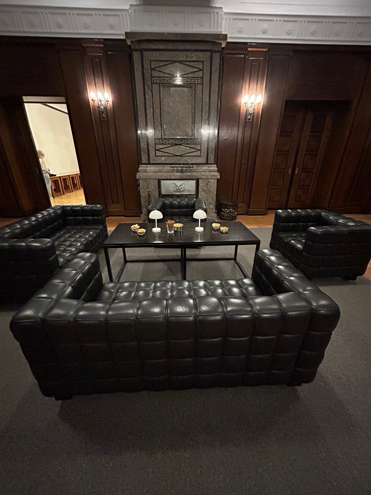 Leonardo Room - Fireplace Room