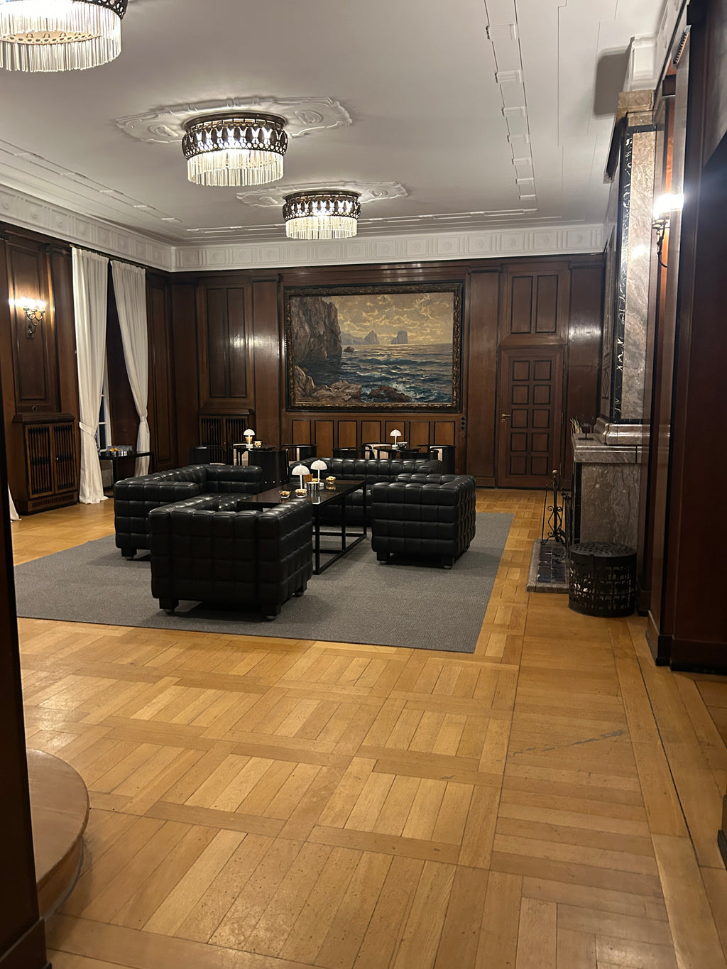 Leonardo Room - Fireplace Room
