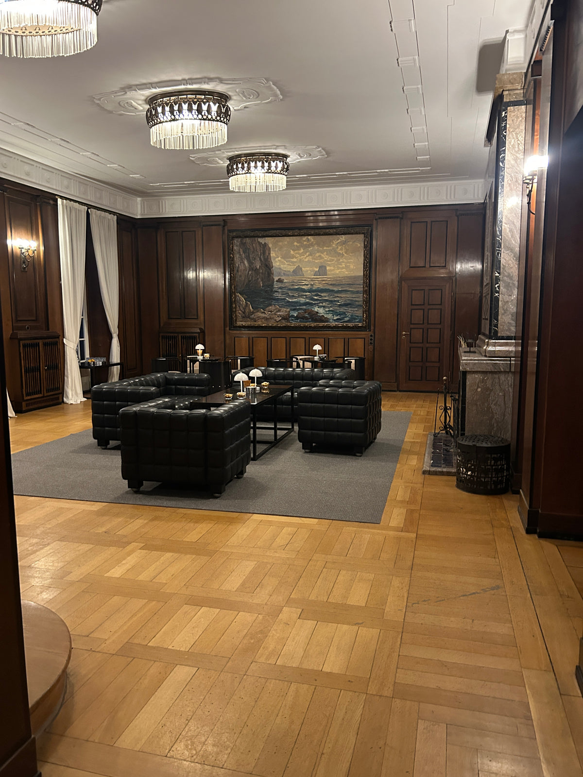 Leonardo Room - Fireplace Room